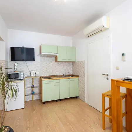 Vera Apartman *