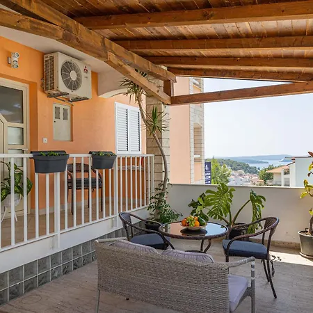 Vera Apartman *