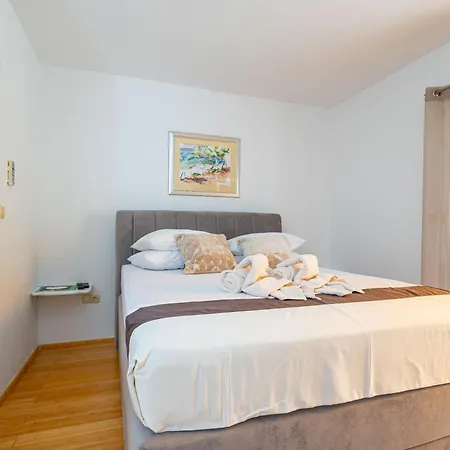 Vera Daire Hvar Town