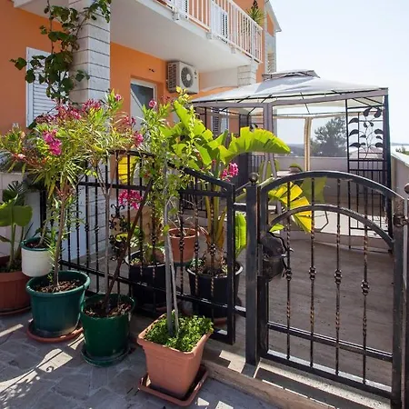 Vera Apartment